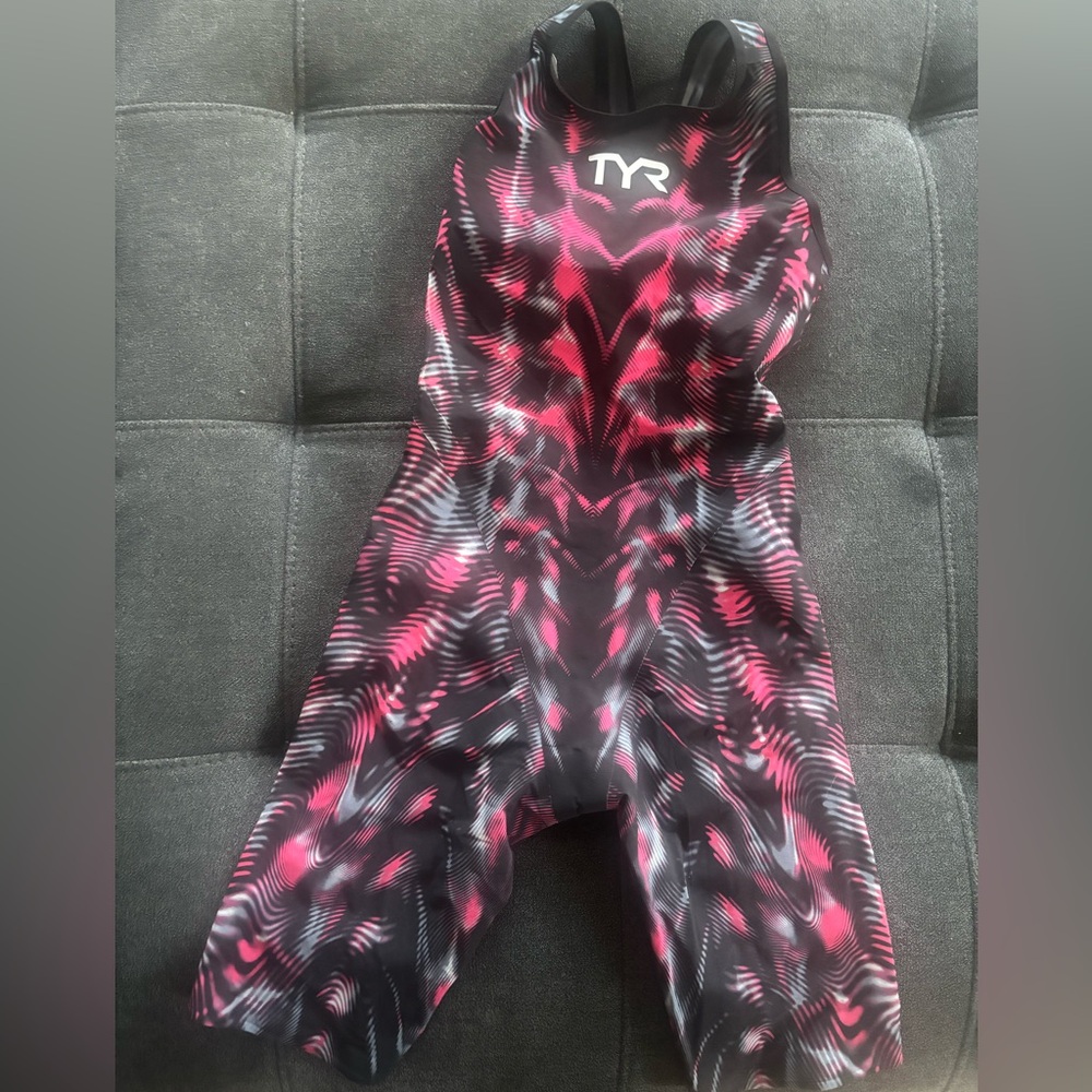 TYR Venzo open back size 23